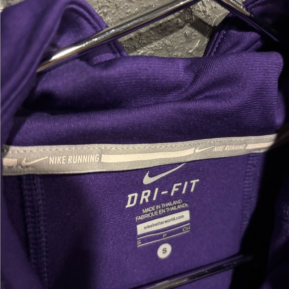 Nike Dri-FIT Purple Running Sweatshirt - Picture 3 of 5